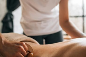 pexels-koolshooters-6628655 Masajes con maderoterapia